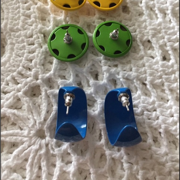 Trio Of Colorful Metal Pierced Earrings Blue Yellow and Green Retro - Picture 3 of 5